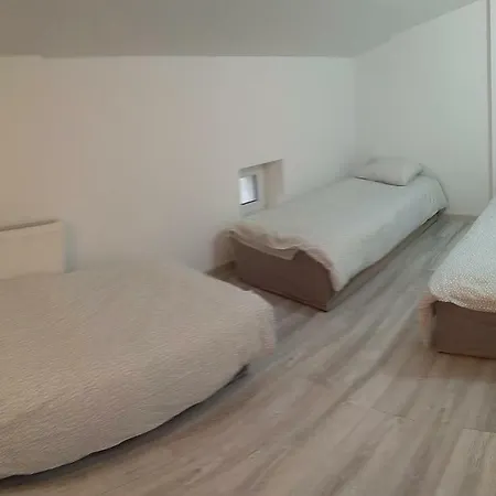 Flori Homestay *
